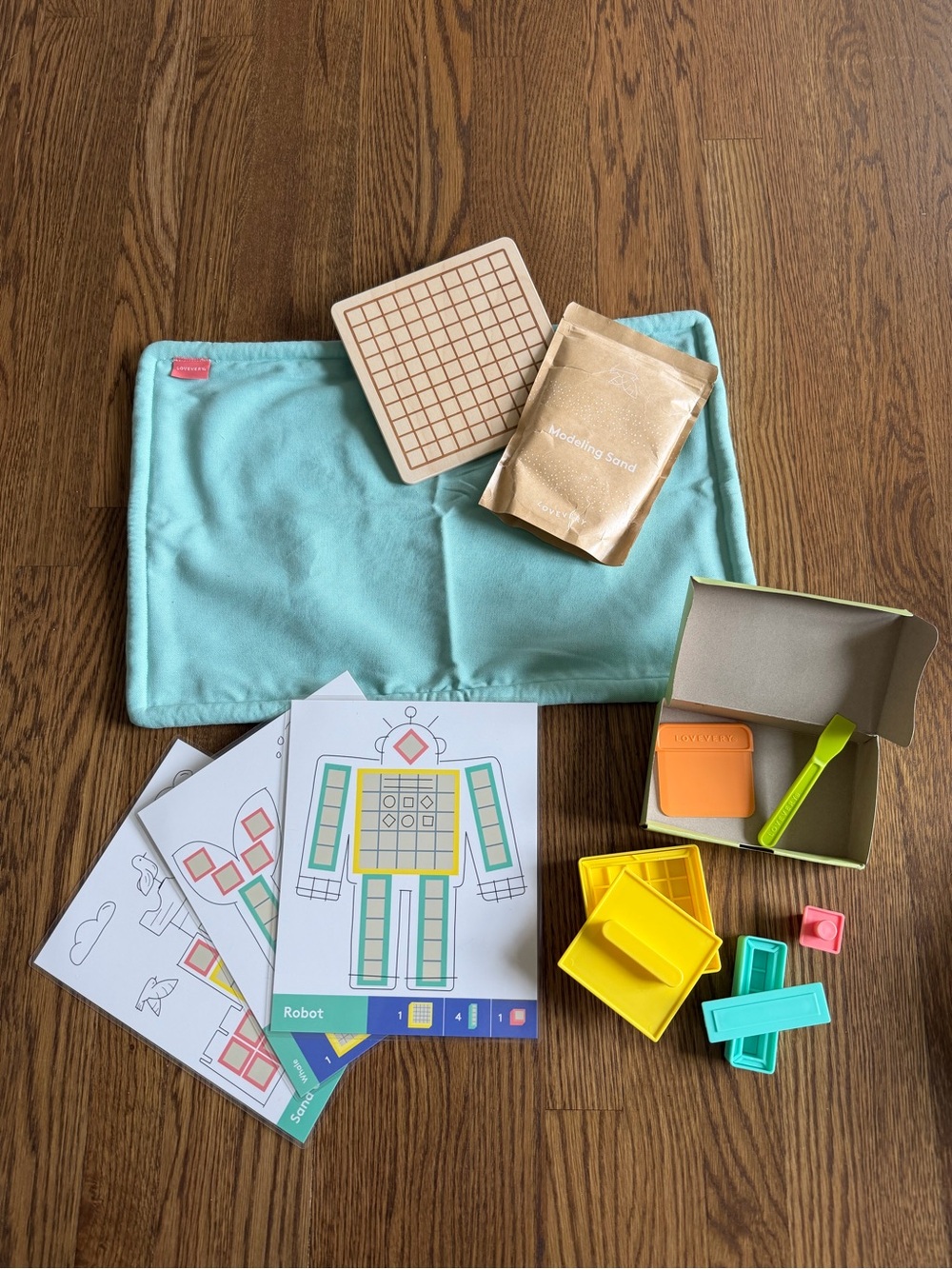 Lovevery Unit Block Builders & Activity Cards with Modeling Sand and Mat (NWT)